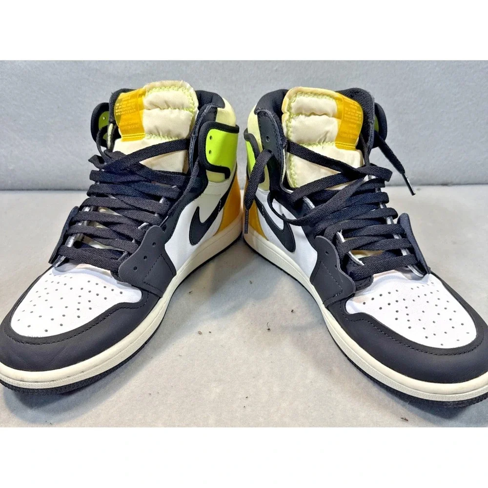 Air Jordan 1 High OG Volt 555088-118 size 10.5